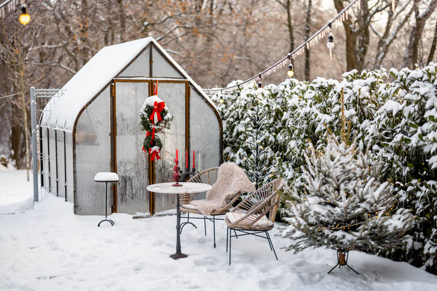 What Are the Top Winter Landscaping Materials? Choosing the Right Products for Your Garden